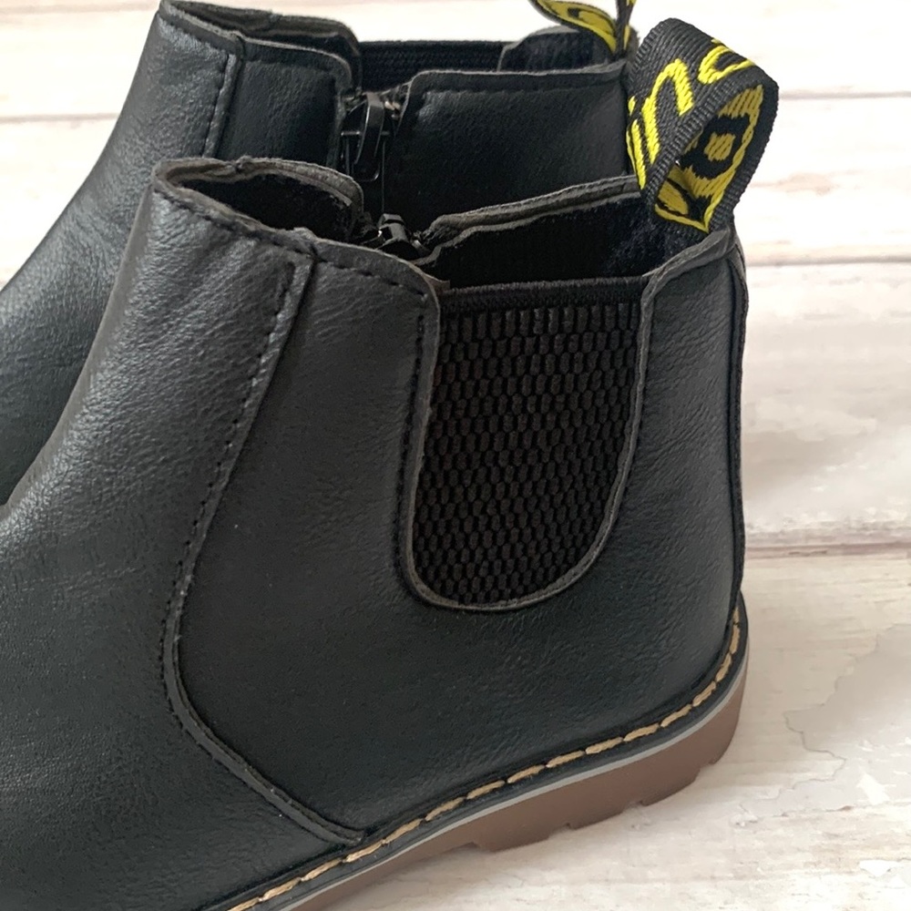 Girls Size 9 Black Vegan Leather Chelsea Boots Side Zip Kids Shoes NEW - Picture 3 of 3